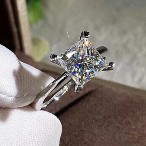 ¥ PRINCESS CUT 2 CARAT SOLITAIRE ENGAGEMENT RING - Picture 1 of 5